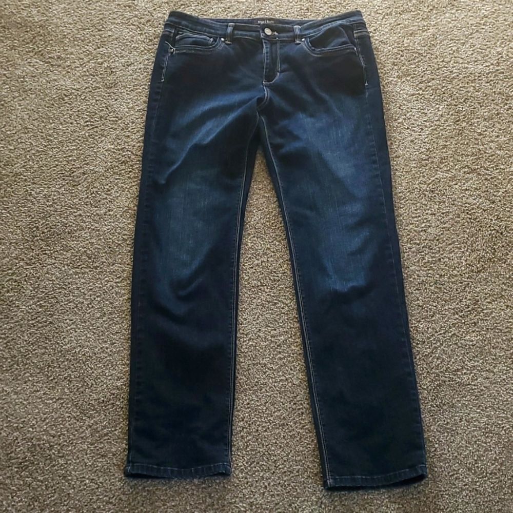 White house black market woman's blue jeans.‎ Size 10R. SLIN TO ANKLE.